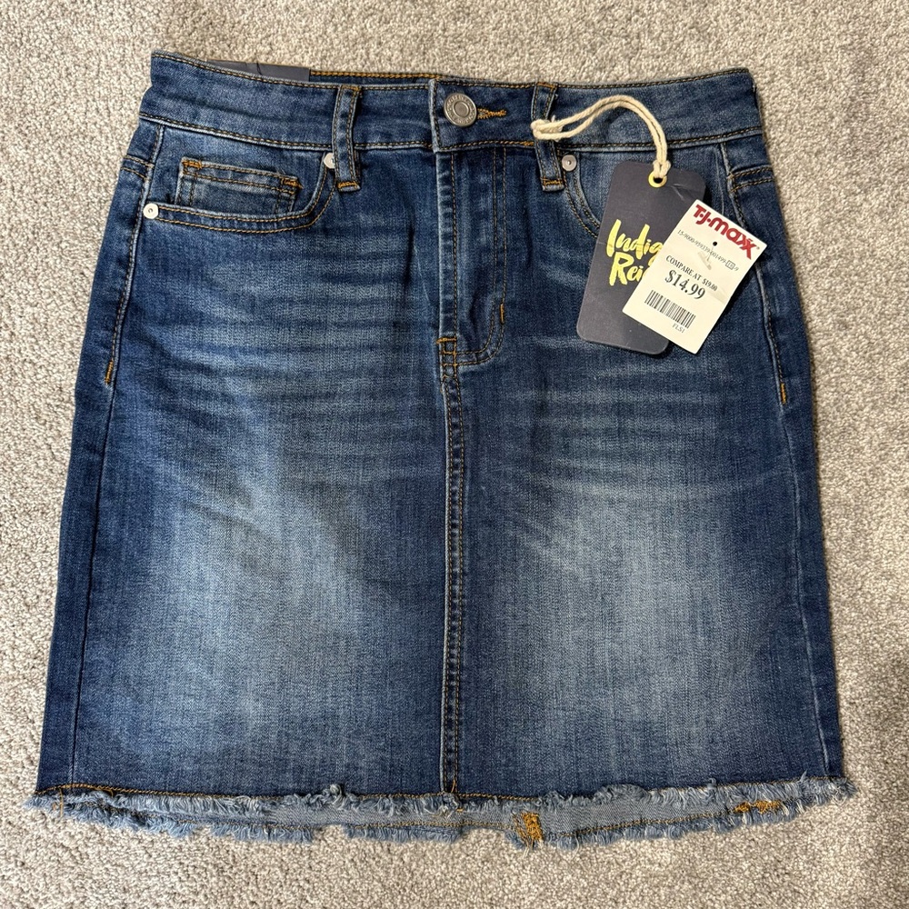 Indigo Rein Women's medium Blue Denim Mini Skirt - Frayed Hem - size 0/23